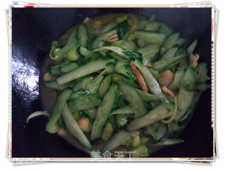 简单的食材、不简单的美味——黄瓜炒蚕豆的做法步骤：6
