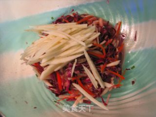 紫甘蓝拌苹果沙拉的做法步骤：6