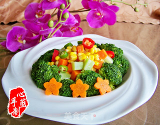 心蓝手制私房菜【西兰花彩蔬小炒】——享受范伟式的幸福的做法步骤：8