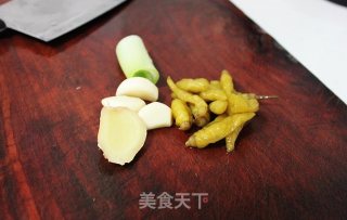 剁椒鱼头的做法步骤：4
