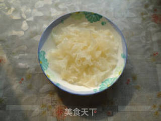 银耳樱桃汤的做法步骤：3