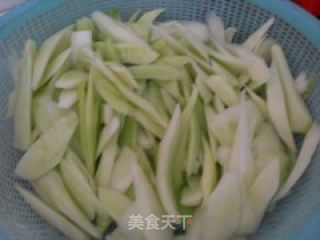 清炒黄瓜的做法步骤：1