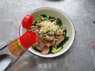 蒜泥黄瓜拌猪耳的做法步骤：7