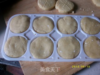[父亲节］有关父亲的一种过年点心－鸡蛋酥饼的做法步骤：4
