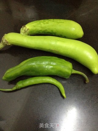 青椒炒青茄的做法步骤：1