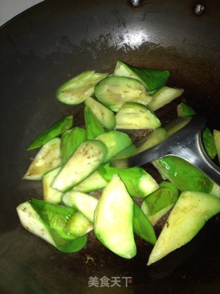 青椒炒青茄的做法步骤：3