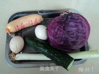 彩蔬蛋炒饭的做法步骤：1