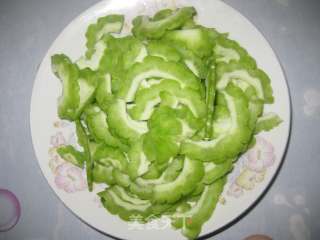 苦瓜豆鼓炒牛肉的做法步骤：1