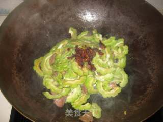 苦瓜豆鼓炒牛肉的做法步骤：7