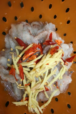 虾仁冬瓜条的做法步骤：2