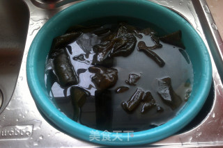 蒜泥海带的做法步骤：1