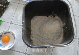 香味浓郁的咖啡面包—面包机制的做法步骤：4