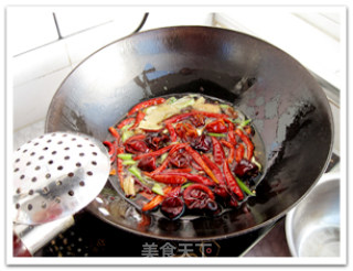 麻辣待客《水煮鱼》的做法步骤：6