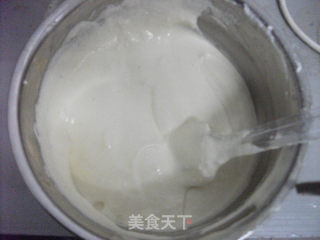 戚风蛋糕（用料简单，超级膨松）的做法步骤：9
