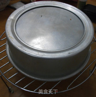 戚风蛋糕（用料简单，超级膨松）的做法步骤：13