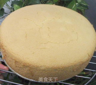 戚风蛋糕（用料简单，超级膨松）的做法步骤：14