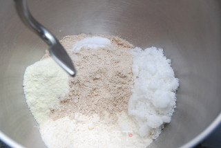 黑麦面包的做法步骤：1