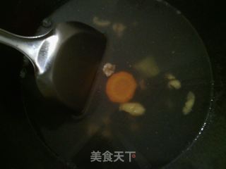 简单宵夜——鱼丸粉丝汤的做法步骤：3