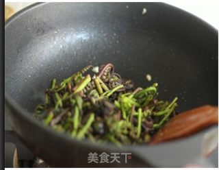 舌尖上的家乡(野菜篇）——猴腿菜炒肉丝（附肉丝滑嫩秘诀）的做法步骤：6