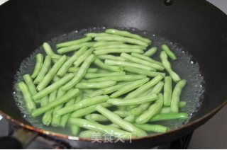 干煸四季豆的做法步骤：2