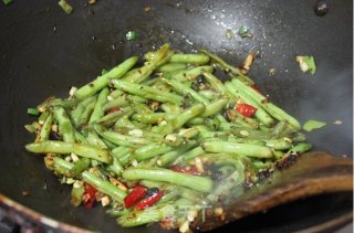 干煸四季豆的做法步骤：8