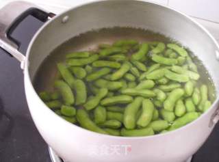 水煮毛豆的做法步骤：2
