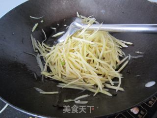 芹菜炒土豆丝的做法步骤：5