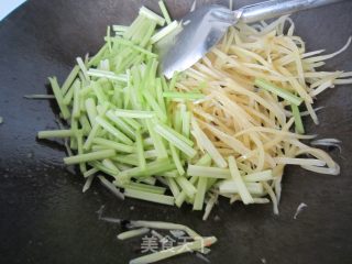 芹菜炒土豆丝的做法步骤：6