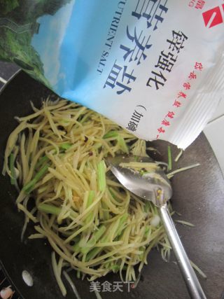芹菜炒土豆丝的做法步骤：10