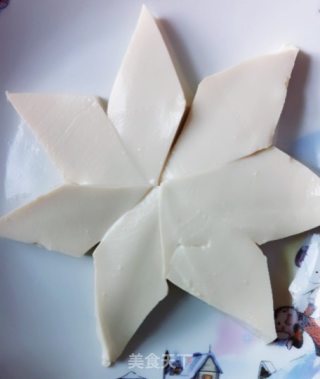 百花镶豆腐的做法步骤：1