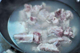 啤酒烧排骨的做法步骤：1