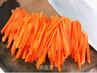 胡萝卜烩四季豆的做法步骤：2