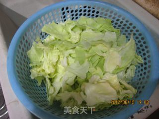 简易手撕包菜的做法步骤：1