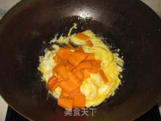 胡萝卜腐竹炒鸡蛋的做法步骤：6