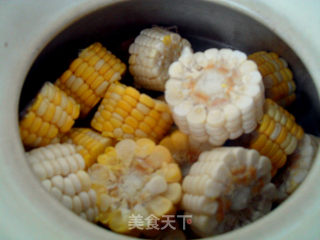 美味进补汤——双色玉米排骨汤的做法步骤：11