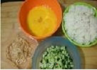 虾皮蛋炒饭的做法步骤：1