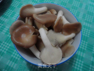 咸鸭腿什菌汤的做法步骤：4