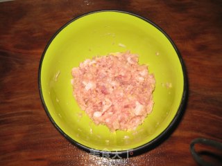 马蹄蒸肉饼的做法步骤：2