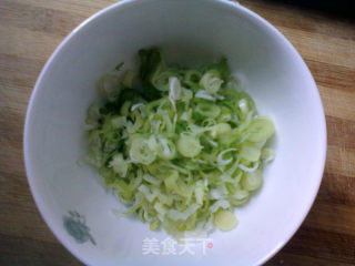 家常葱油饼的做法步骤：2