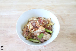 板栗香菇肉粽，满满都是肉香的做法步骤：5
