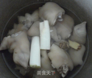 烤猪蹄的做法步骤：2
