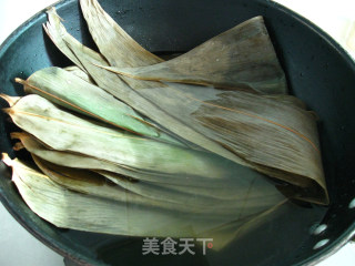 葡萄干豆沙粽的做法步骤：1