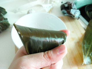 葡萄干豆沙粽的做法步骤：6