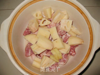 莲藕猪尾汤的做法步骤：5