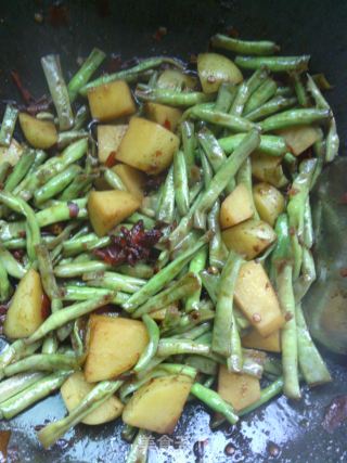 经典搭配——土豆炖豇豆的做法步骤：5