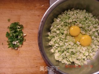 扁豆还可以这样吃--扁豆鸡蛋饼的做法步骤：3