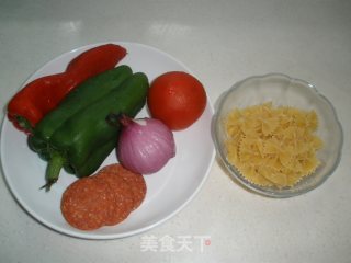 番茄黑椒蝴蝶面的做法步骤：1