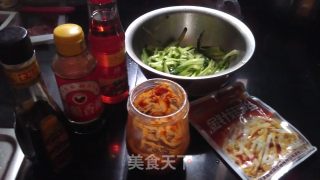 简易凉拌面的做法步骤：1