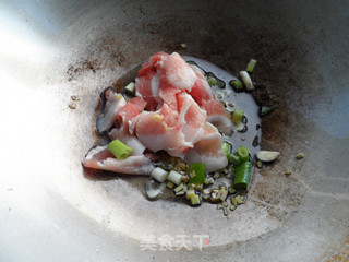 简单美味的家常菜——炒豇豆五花肉的做法步骤：7