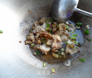 简单美味的家常菜——炒豇豆五花肉的做法步骤：8